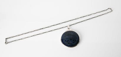 Round pendant with Inca motif, on an engraved...