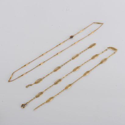 Set of 2 necklaces, one in stick weave
and...