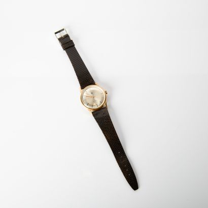 LIP 
Gold-plated bracelet watch
Round case...