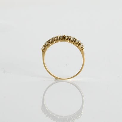 Half wedding band in 18-carat yellow gold...