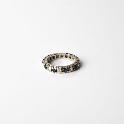 American wedding band in 18-carat (750 thousandths)...