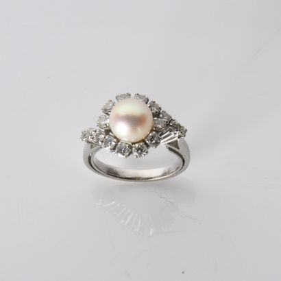 Tourbillon ring in 18-carat (750
millies)...