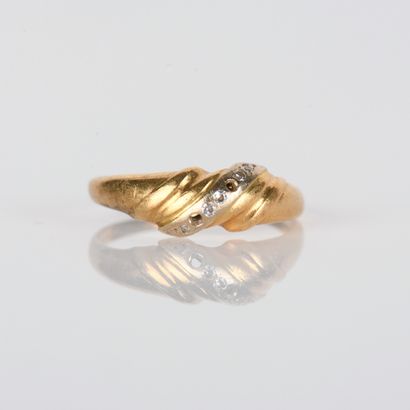 18-carat yellow and white gold band ring
(750...
