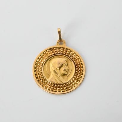 Religious medal in 18-carat yellow gold
(...