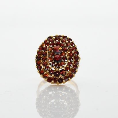 Oval ring entirely paved with garnets on...