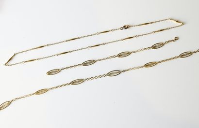 Set of 2 necklaces, one in stick weave
and...