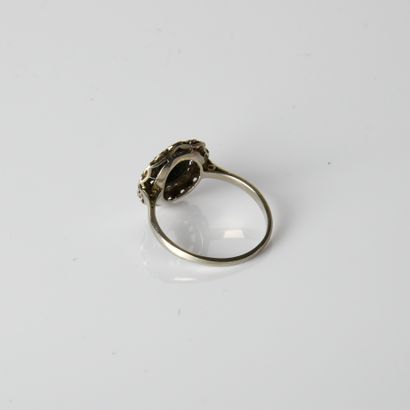 Ring set in 18-carat white gold (750
or platinum,...
