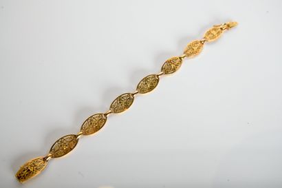 Nineteenth-century bracelet with floral design,...