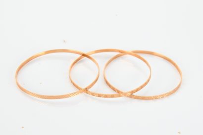 Three bangles in 18-carat yellow gold
(750...