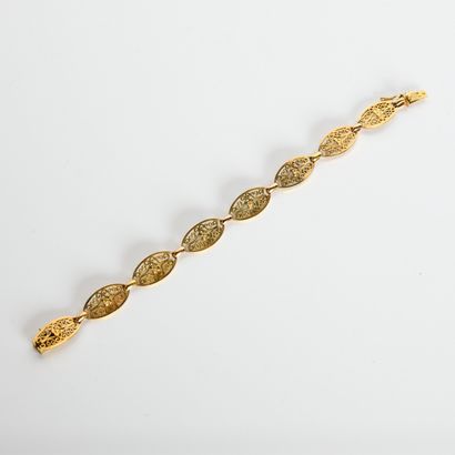 Nineteenth-century bracelet with floral design,...