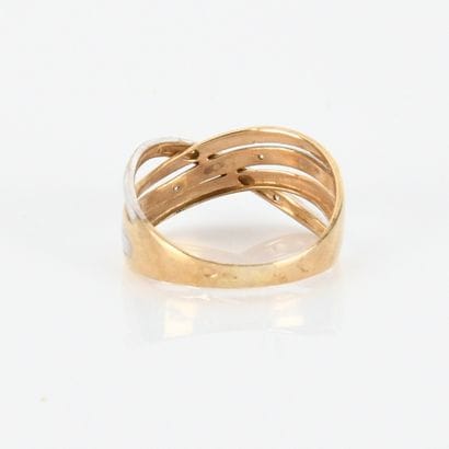 9-karat (375-milliem) yellow gold ring
set...