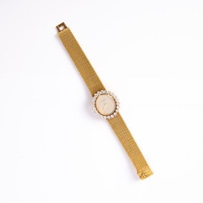 VACHERON CONSTANTIN
Oval ladies' wristwatch...
