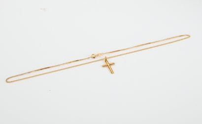 Cross and chain in 375°/00 yellow gold
H:...