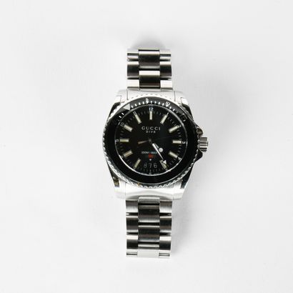GUCCI
Men's wristwatch in steel, DIVE model
Round...