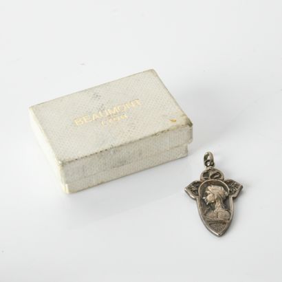2 elements in 18-carat yellow gold (750
comprising...