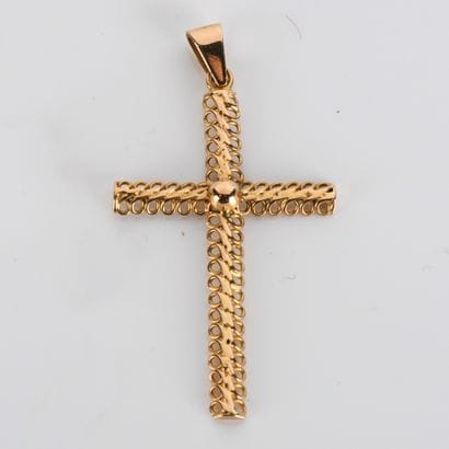 Cross in 18-carat yellow gold (750 thousandths),...