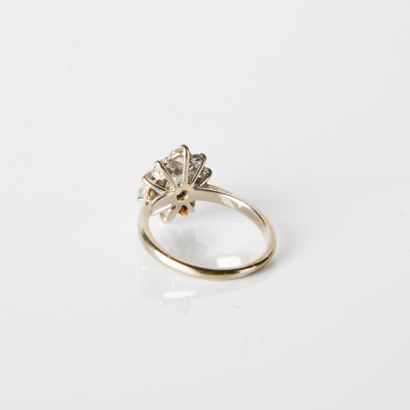 Daisy ring, gross weight: 3.3 g, TDD: 51,...
