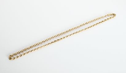 Yellow gold chain with scrolled links
Length:...