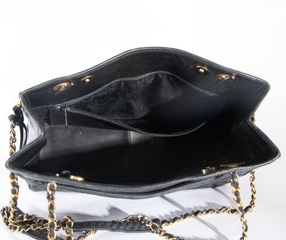 CHANEL, 
Quilted leather shoulder bag
Double...