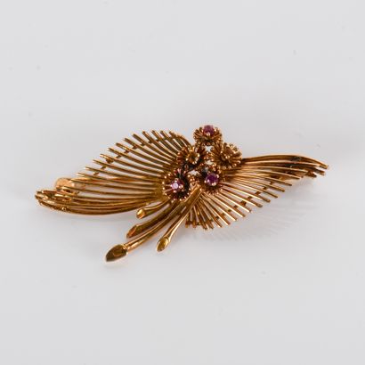 Bouquet brooch in 18-carat yellow gold (750
gold...