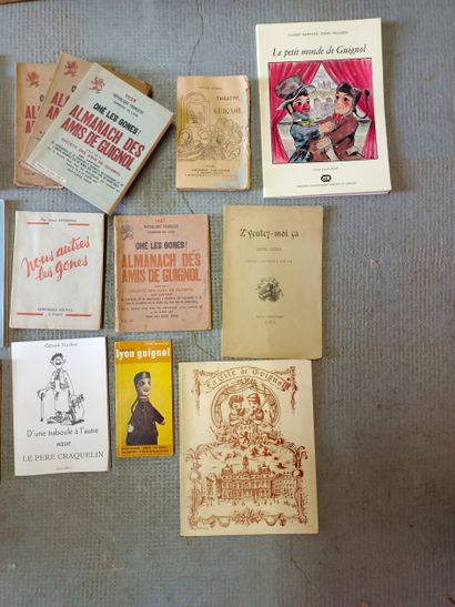 Réunion de livres sur le thème de GUIGNOL...