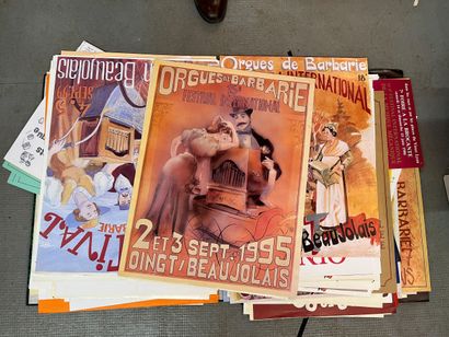 Réunion d’affiches sur le thème de l’orgue...