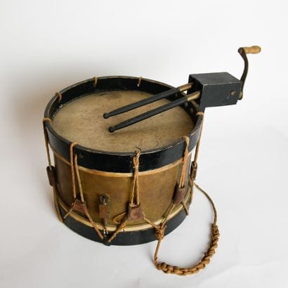 Tambour manchot à manivelle
D : 33.5 cm
Peau...