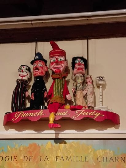 PUNCH AND JUDY
Carved wooden stand and six...