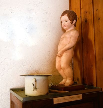 MANNEKEN-PIS ou enfant qui pisse
En plâtre...