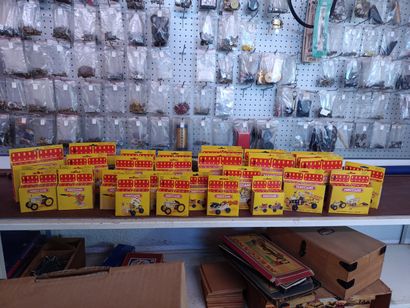 MECCANO
Set of 32 boxes for building various...