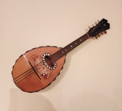 Réunion d’instruments de musique comprenant...