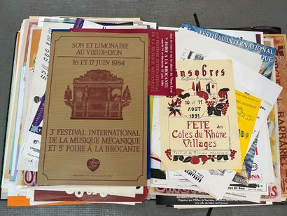 Réunion d’affiches sur le thème de l’orgue...