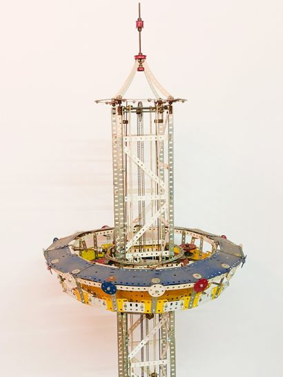 MECCANO
Pivoting tower
Meccano featuring...