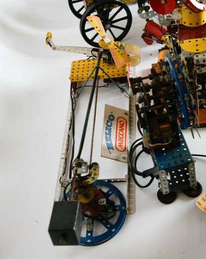 MECCANO
Set of nine pieces, including a locomotive,...