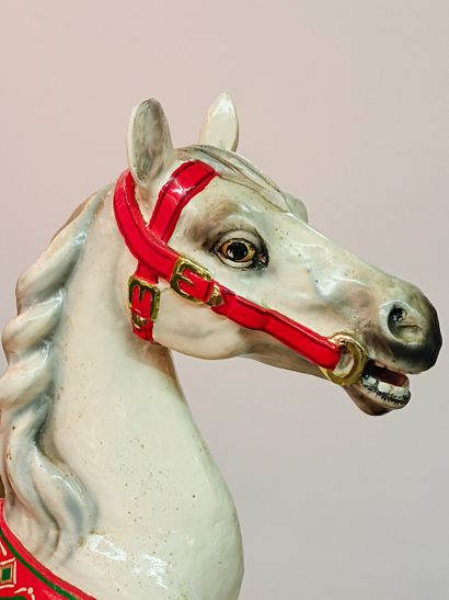Cheval de manège de carrousel en résine sur...