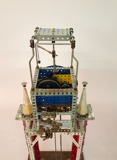 MECCANO
Lifting tower
Electrified
On a plywood...