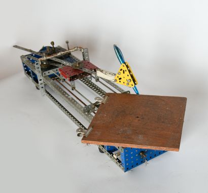 MECCANO
Meccanograph 
Hand-driven, the mechanism...