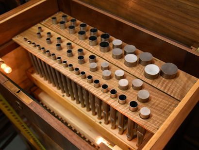 Orgue de salon, 19 touches
Caisse en bois...