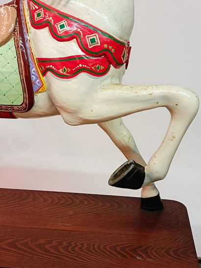 Cheval de manège de carrousel en résine sur...