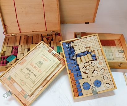 Deux boîtes de jeu de construction : le Castor...