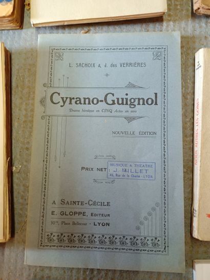 Réunion de livres sur le thème de GUIGNOL...