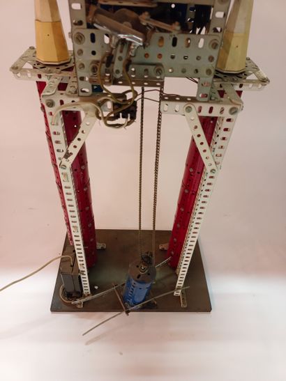 MECCANO
Lifting tower
Electrified
On a plywood...