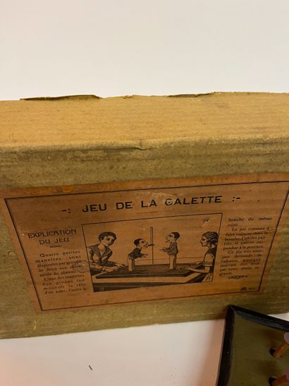 Jeu de la galette représentant 2 pantins...