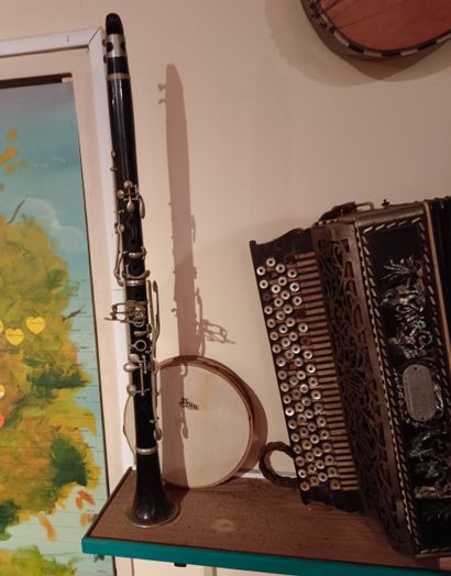 Réunion d’instruments de musique comprenant...
