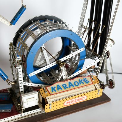 MECCANO
Karaoke
Meccano on base inscribed...