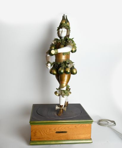 Musical automaton
Cabaret dress, featuring...