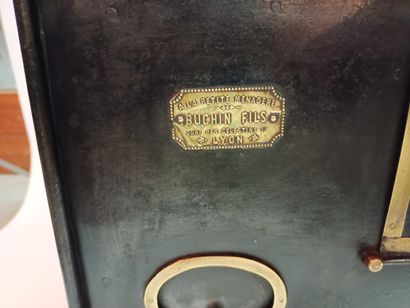 Cuisinière en tôle et fonte de représentant
Porte...