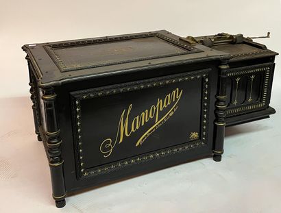 MANOPAN
Organette caisse en bois noirci et...
