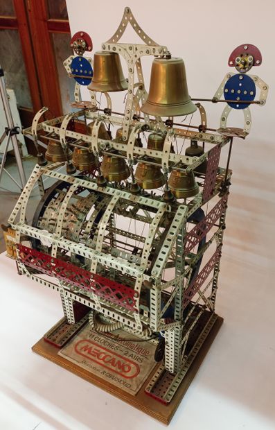 MECCANO
Automatic Carillon with 11 bells...