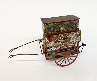 Ancien piano musical miniature vers 1880...
